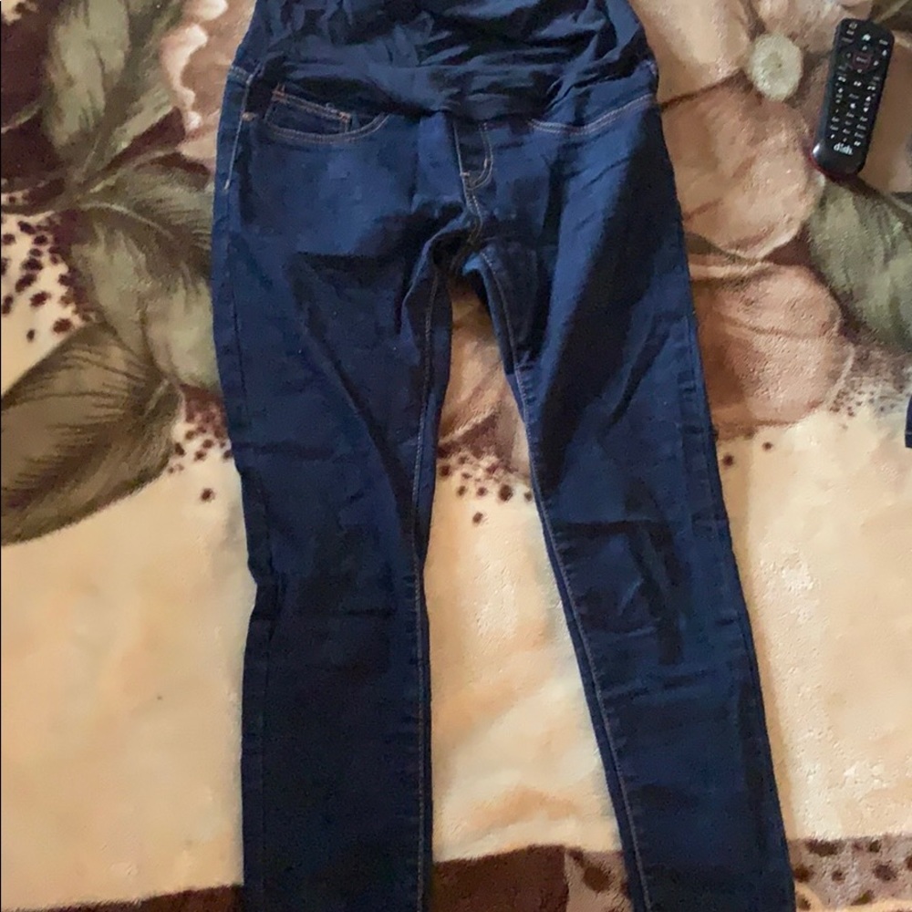 Maternity capris